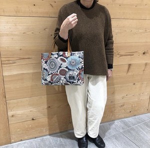 A4が入るトートバッグ　横型　サンフラワー　ネイビー