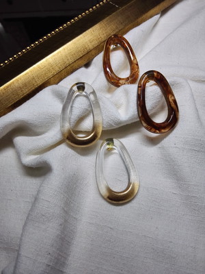 オーバルピアス