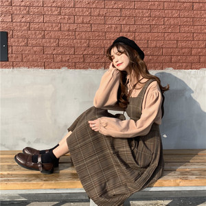 レトロ風のブラウスとチェック柄ワンピースのセットコーデ 韓国レディースファッション通販 Keatc ケット シー