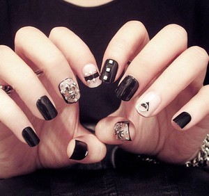 ネイルチップ ネイル つけ爪 ネイルアート スタッズ ゴシック ロック Nail 04 毒いちご 韓国ファッション