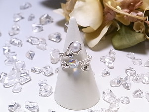 スワロフスキー ワイヤーリング（162032 ダヴグレー＆クリスタルAB）