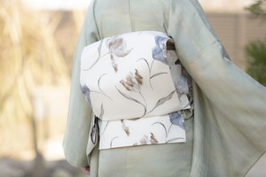 クリームホワイトに水彩風花柄 名古屋帯 クリームホワイトに水彩風花柄 名古屋帯