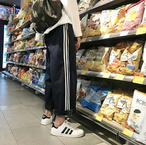 大きいサイズ 韓国レディースファッション サイド ライン パンツ メンズライクコーデ ゆるだぼ スポーツmix 4713 流行オルチャンファッション 人気のプチプラ韓国レディースファッション新作通販 Aliceholly