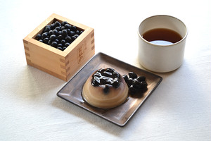 Sawatari Sweets - ほうじ茶と黒豆のパンナコッタ Sawatari Sweets - ほうじ茶と黒豆のパンナコッタ