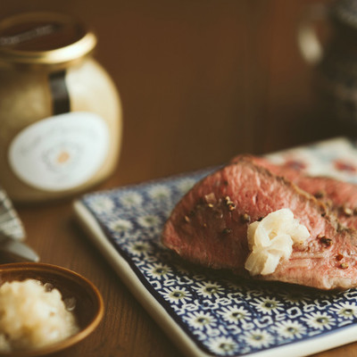 CHOCOLATの推奨品。熊本産玉ねぎの塩ジャムとポーランド食器をどうぞ。
