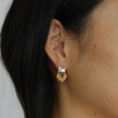 長く大事にしたい。手彫でつくるぬくもりある木のアクセサリー「16」