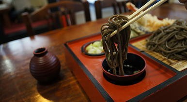 夏バテ気味の季節にツルッと食べたい。東松島の新名物「のりうどん」
