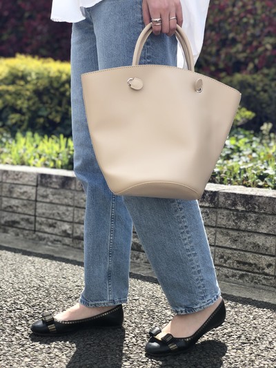 程良いボリューム感が大人可愛い バケツ型トートバッグ Base Mag