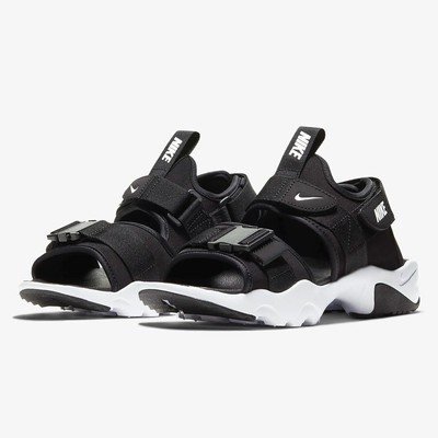 NIKE 今時期大活躍!履き心地抜群のサンダル新入荷★