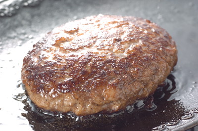 牛善売店でno 1人気 牛善自慢の黒黒ハンバーグ再入荷しました Base Mag