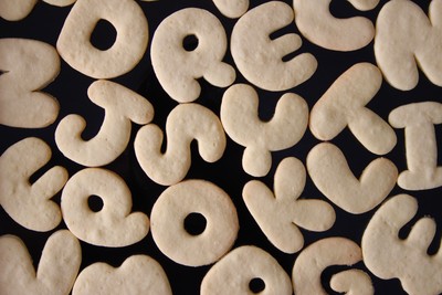 可愛いフォントのアルファベットクッキー抜き型で名前クッキーを作ろう Base Mag