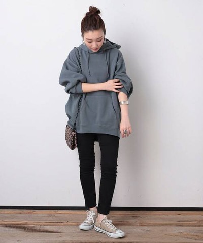 大人女性のパーカーコーデ12選 楽してお洒落を楽しもう Base Mag