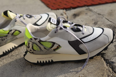 夏のマンネリコーデを打破するド派手スニーカーrun Of ランオブ Python パイソン Base Mag