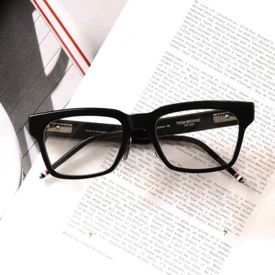 最高級の黒縁ウェリントンメガネ入荷 Base Mag