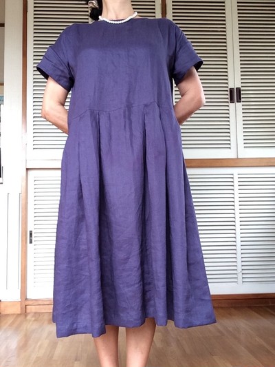 リネン素材で着心地が抜群 大人かわいい ボックスプリーツワンピース Base Mag