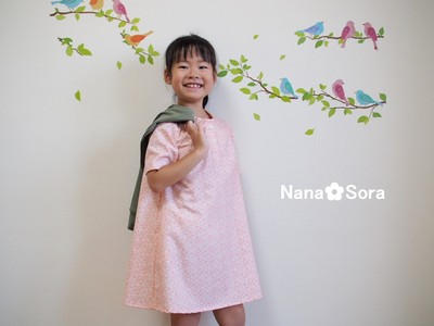 1930年代の復刻版レトロ生地で作られた シンプルaラインのワンピース Base Mag