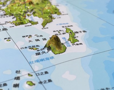 子供から大人まで楽しめる 立体になっている日本地図付きのカレンダー