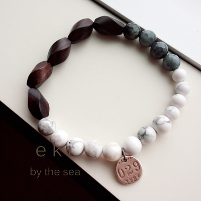 ウッドビーズの質感をしっかりと ナチュラル感のあるメンズアクセサリー Base Mag