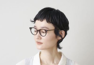 髪型から生まれた左右非対称デザイン眼鏡 Shichisan シチサン Base Mag