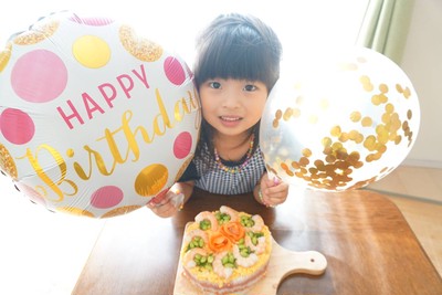 子どもの大切な誕生日祝いに最適 丸型バルーンでおしゃれサプライズ Base Mag