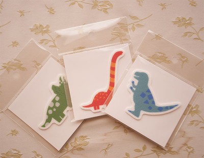 可愛い恐竜ワッペン 小物やtシャツに貼ってもお気に入りの恐竜グッズに変身 Base Mag