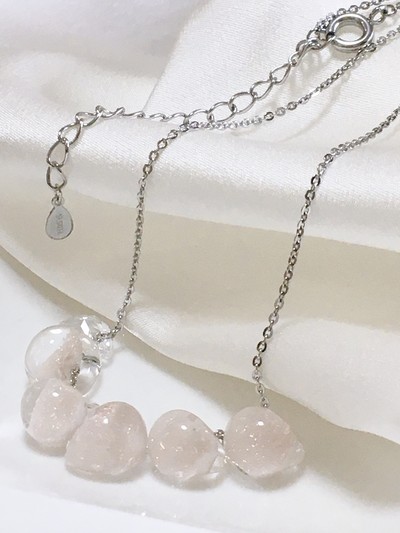 パステルピンクのコロコロかわいいネックレス お肌に嬉しいサージカルステンレスチェーン Base Mag