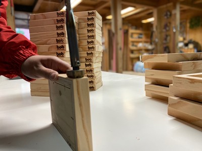 こだわりのフォトフレームは使い方いろいろ Bob Furnitureのオリジナルフォトフレーム Base Mag