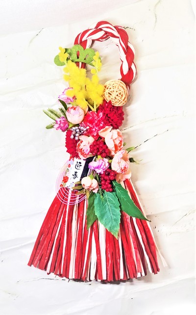 令和最初の新年は華やか華しめ縄飾りで🎍