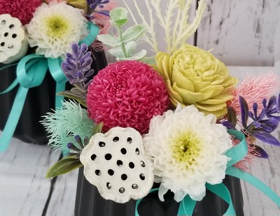 お供え花も可愛く 枯れない花 プリザーブドフラワーアレンジメント Base Mag