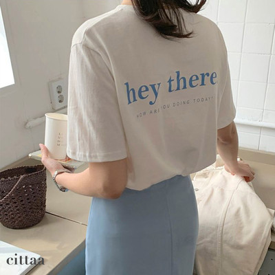 絶妙なカラーロゴが可愛い トレンドの淡色コーデにもぴったりなレタリングプリントtシャツ Base Mag