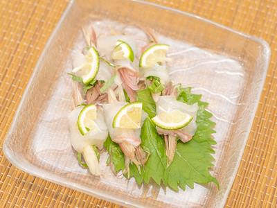 真鯛で火を使わない絶品おつまみ おもてなし料理にも最適な真鯛の夏香味巻き おうちで簡単レシピ Base Mag