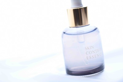 コスメ好きにオススメ 肌断食専用美容液スキンコントロールエッセンス Base Mag