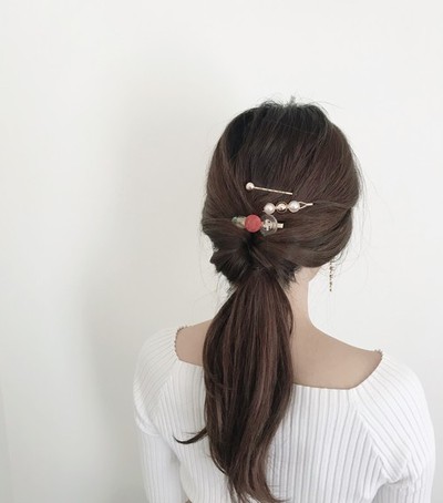簡単なヘアアレンジにプラスするだけで オシャレヘアになるヘアアクセ Base Mag