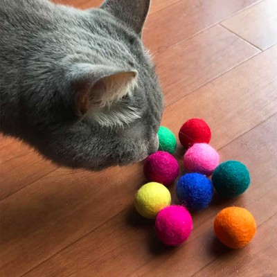 猫も飼い主も嬉しい 可愛くて楽しい コロコロ転がるウールボール Base Mag