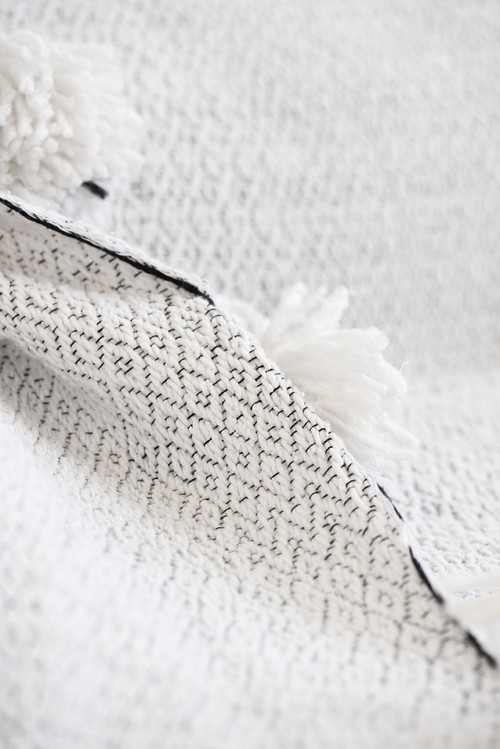 POMPOM BLANKET "ZIGZAG" medium