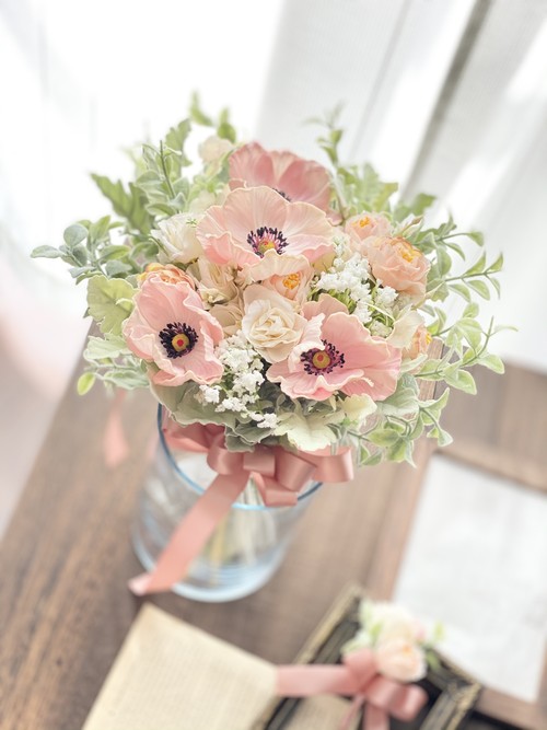 淡いピンクアネモネクラッチブーケ Houkiboshi