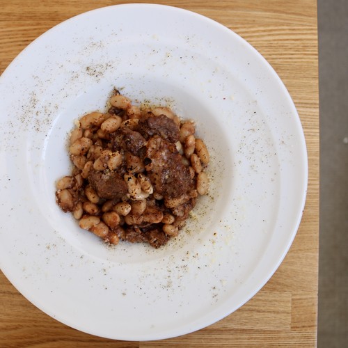 Bistro trias【家庭でビストロ気分】絶品カスレ(アイスランドラムとインゲンのトマト煮込み) Bistro trias【家庭でビストロ気分】絶品カスレ(アイスランドラムとインゲンのトマト煮込み)