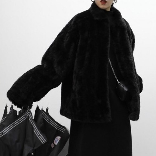 over size black fur jacket over size black fur jacket