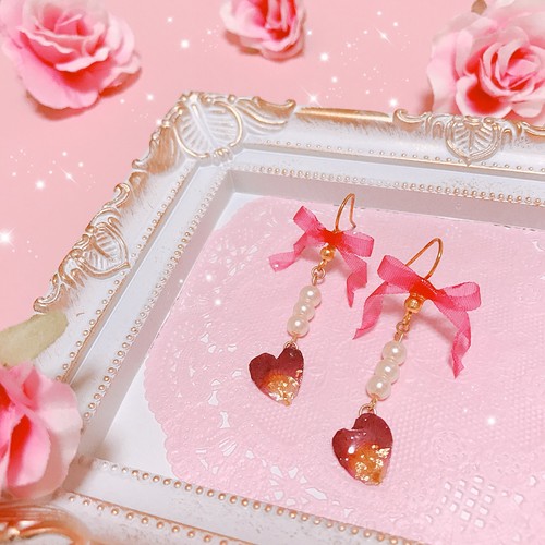 ハート花びらとリボンのピアス Mainerabbit