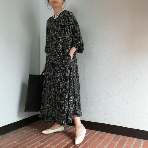 ≪再々入荷≫M Y . A R O U N D (小花プリントボリュームドレス) ≪再々入荷≫M Y . A R O U N D (小花プリントボリュームドレス)