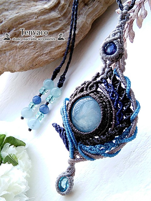 アクアマリンとカイヤナイト＆スイスブルートパーズのマクラメペンダント