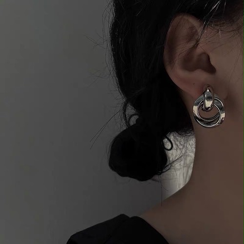 twist circle pierce 2c's twist circle pierce 2c's