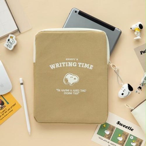 韓国限定 Peanuts Snoopy Time Ipad Pouch ピーナツ スヌーピー タブレット アイパッド ポーチ 持ち手付き ケース 公式 韓国雑貨 Tokki Maeul トッキマウル 韓国雑貨通販サイト