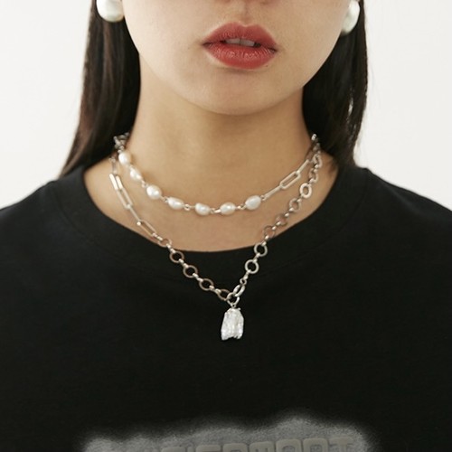 chain × baroque pearl necklace chain × baroque pearl necklace