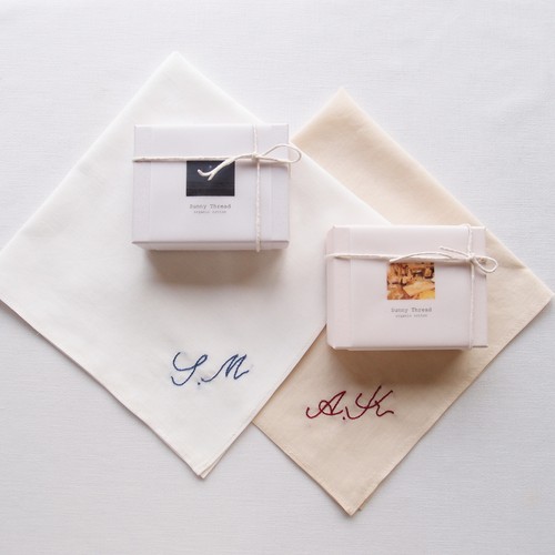 オーダーメイド Mon Mouchoir Aya 手刺繍 イニシャルハンカチ Chez Aya Sunny Thread オーガニックコットン 刺繍糸 Aya 刺繍 アクセサリー