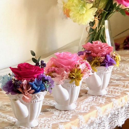 マゼンダピンクのバラのアレンジメント クリアケース 高品質クッションマット敷き La Soie