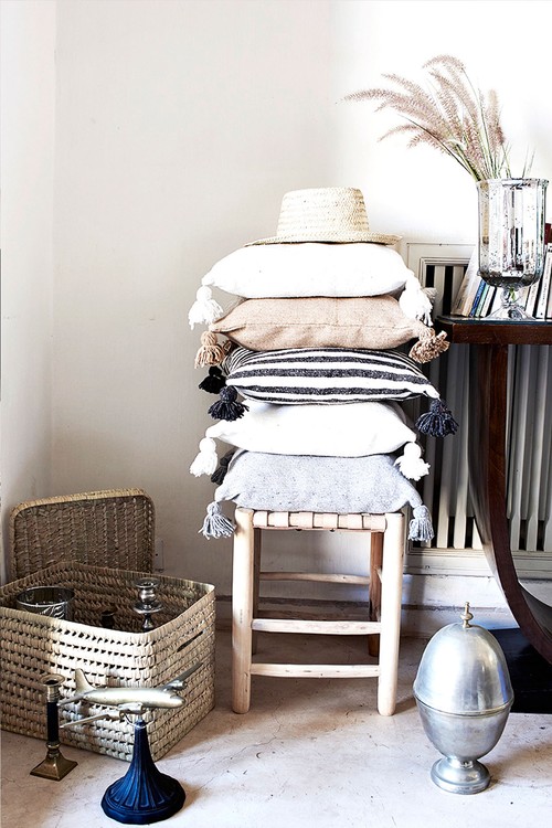 POMPOM CUSHION COVER