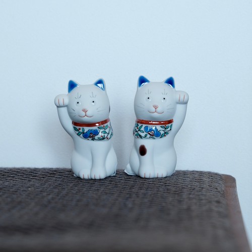 上出長右衛門窯 二寸 ちょうえもん招猫 青花唐草 まるや