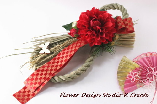 2020年☆お正月飾り★赤いダリアと市松リボンのモダンお正月飾り 