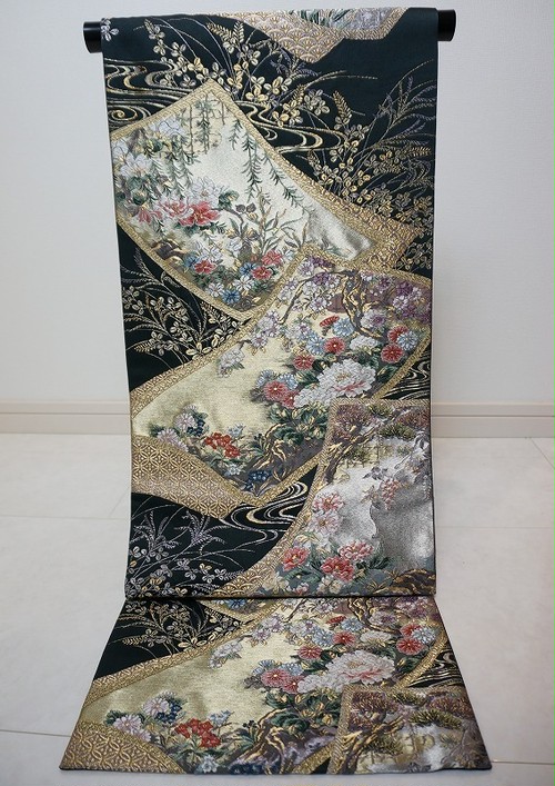 袋帯 唐織花籠文 四季の花々 乳白色 O-2351 - 女性和服、着物